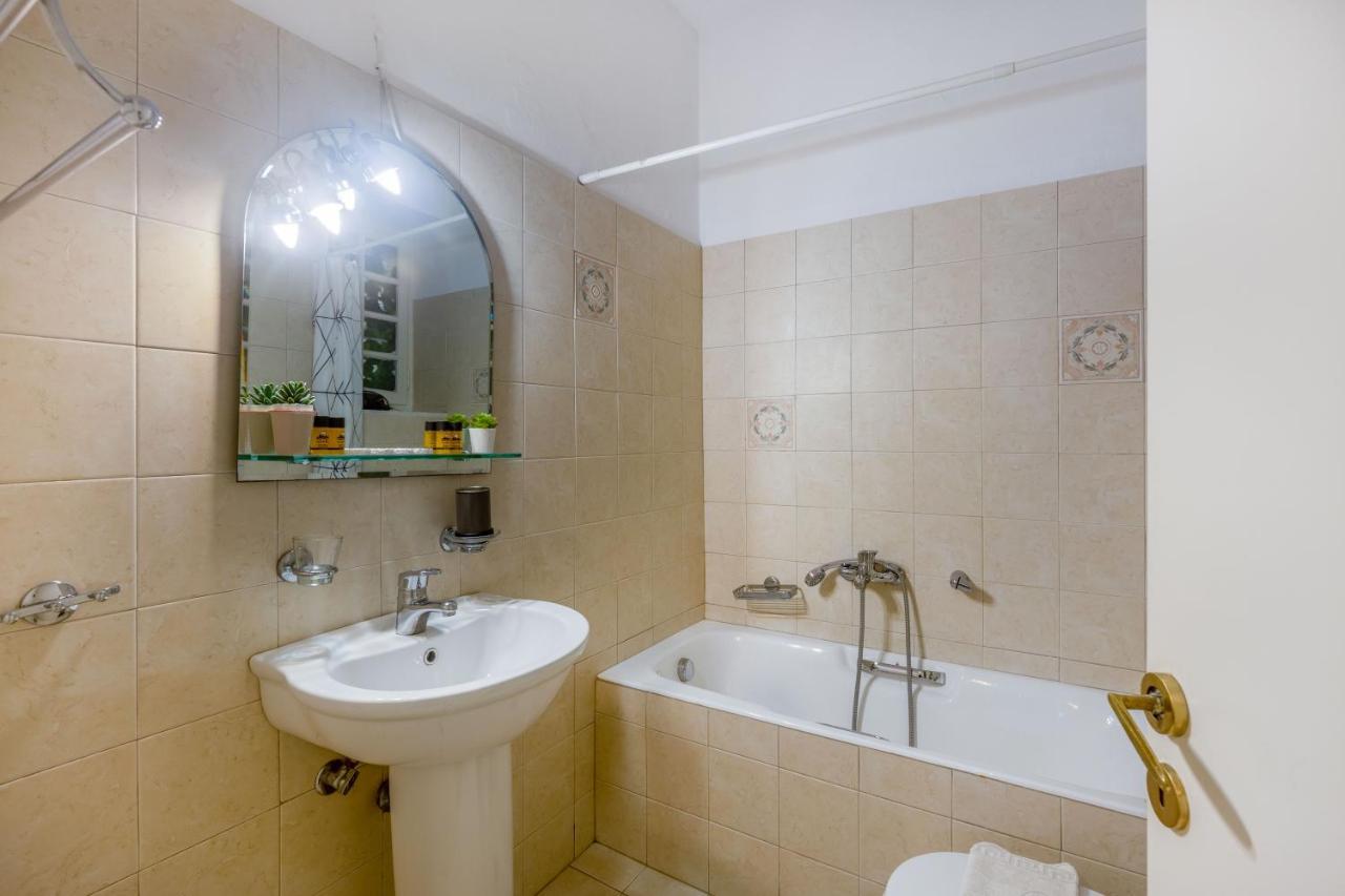 Charming Apartment In The Heart Of Plaka 아테네 외부 사진
